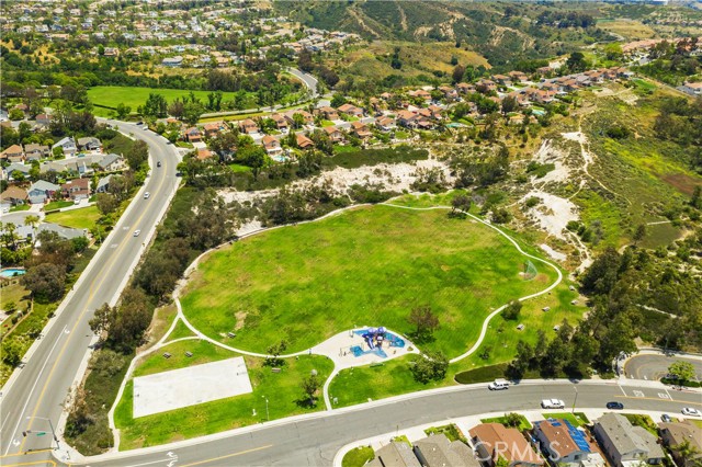 21376 Sleepy Glen Lane, Rancho Santa Margarita CA: https://media.crmls.org/medias/e3b4d7ab-8c52-4aec-aba6-693b322b31bb.jpg