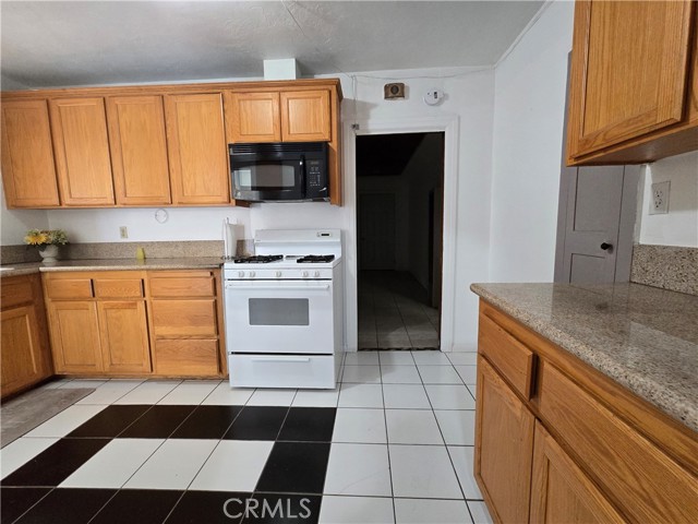 845 Preston Street, San Bernardino CA: https://media.crmls.org/medias/e3b4f7ad-b86e-4b8b-b473-71b4a6bd38f6.jpg