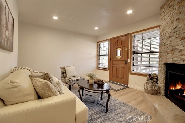 Detail Gallery Image 3 of 32 For 430 E Country Club Bld, –,  CA 92314 - 2 Beds | 2 Baths