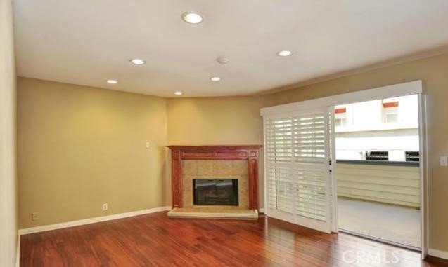 Living room & Fireplace