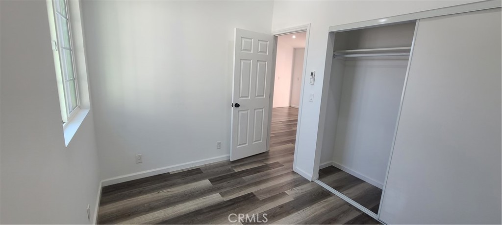 https://media.crmls.org/medias/e3b70d33-c226-4016-9216-3d52b40cbac9.jpg?preset=X-Large
