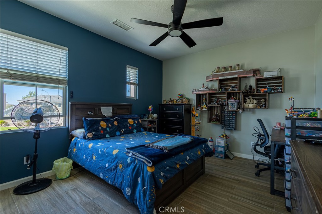 https://media.crmls.org/medias/e3b71e6e-3ee1-4585-9d3e-b454c586d785.jpg?preset=X-Large
