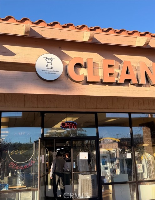 1380 East Avenue, Chico CA: https://media.crmls.org/medias/e3b78b29-3fdf-46ae-b611-b1ee82bdca87.jpg