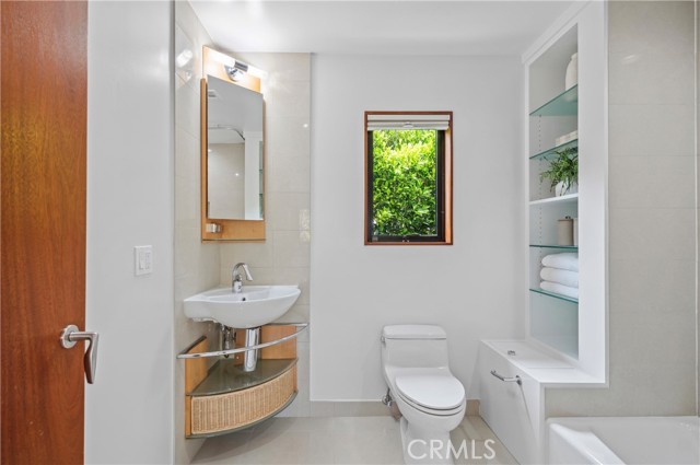 Detail Gallery Image 18 of 31 For 31532 Valido Rd, Laguna Beach,  CA 92651 - 4 Beds | 4/1 Baths