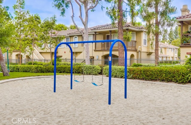 253 Gallery Way, Tustin CA: https://media.crmls.org/medias/e3b798b5-780f-4aa2-a6e4-40234e183f05.jpg
