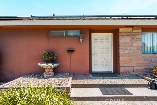 Detail Gallery Image 6 of 46 For 500 N Meadowbrook Pl, Anaheim,  CA 92801 - 4 Beds | 2/1 Baths