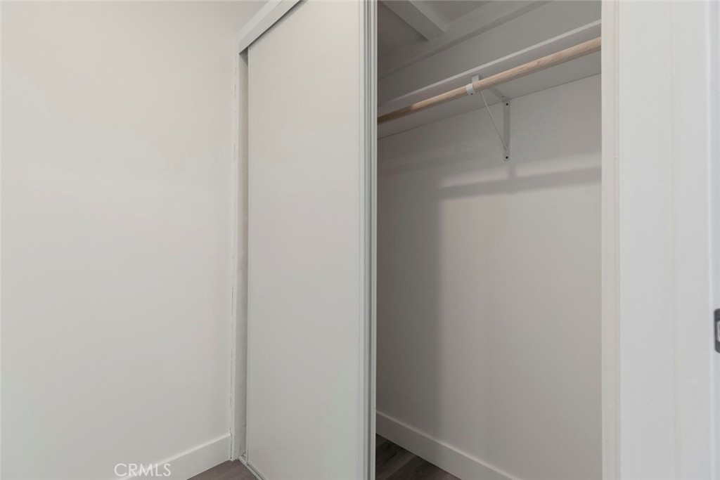 https://media.crmls.org/medias/e3b889ca-7250-4a5c-820e-5f8e018b51dd.jpg?preset=X-Large