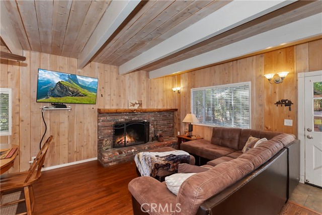 28621 Shenandoah Drive, Lake Arrowhead CA: https://media.crmls.org/medias/e3b8d6c7-ffc6-4b6f-ab64-5acd500b8e59.jpg