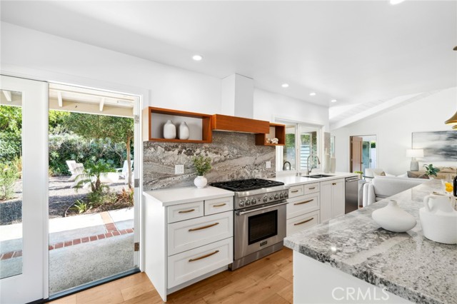 Detail Gallery Image 12 of 38 For 1218 Keel Dr, Corona Del Mar,  CA 92625 - 3 Beds | 2/1 Baths