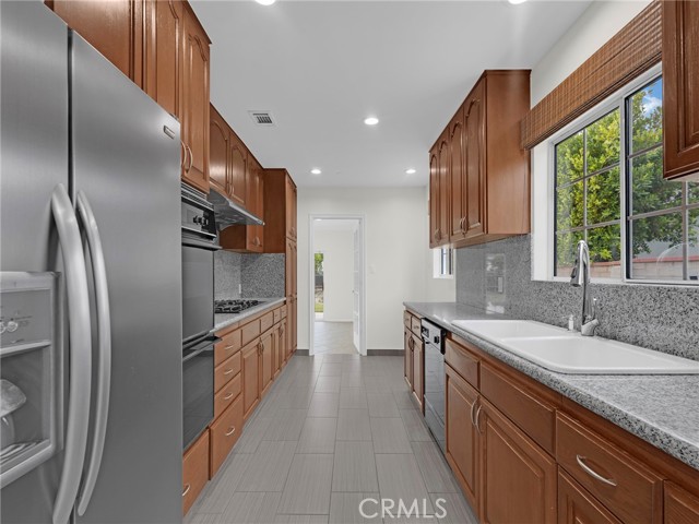 Detail Gallery Image 11 of 28 For 6249 Beeman Ave, North Hollywood,  CA 91606 - 3 Beds | 2 Baths