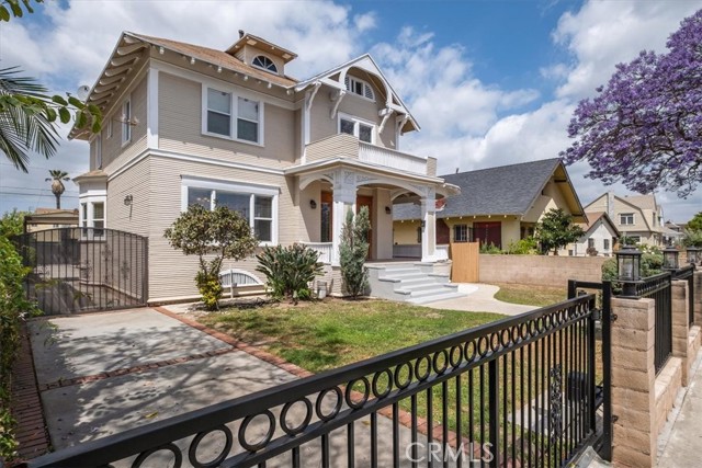 Detail Gallery Image 2 of 14 For 2913 Brighton Ave, Los Angeles,  CA 90018 - 4 Beds | 2/1 Baths