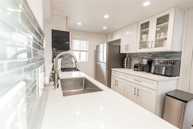 Detail Gallery Image 9 of 22 For 1825 W Balboa, Newport Beach,  CA 92663 - 2 Beds | 1 Baths