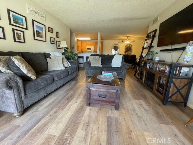 Detail Gallery Image 5 of 18 For 24431 Trevino Dr #V10,  Valencia,  CA 91355 - 3 Beds | 2 Baths