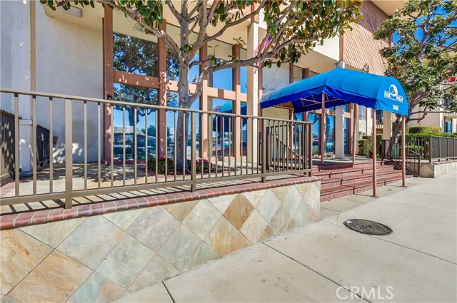 5585 E Pacific Coast, Long Beach CA: https://media.crmls.org/medias/e3bb6c1f-0f02-4555-b145-93dbd9e81a12.jpg