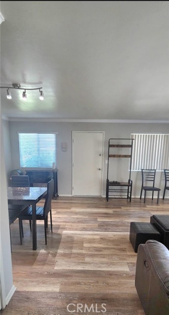 Detail Gallery Image 3 of 29 For 20714 Dot St, Saugus,  CA 91350 - 2 Beds | 1 Baths