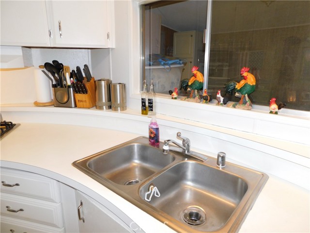 2200 W Wilson Street, Banning CA: https://media.crmls.org/medias/e3bca338-98b1-4904-83f6-e471459e996e.jpg