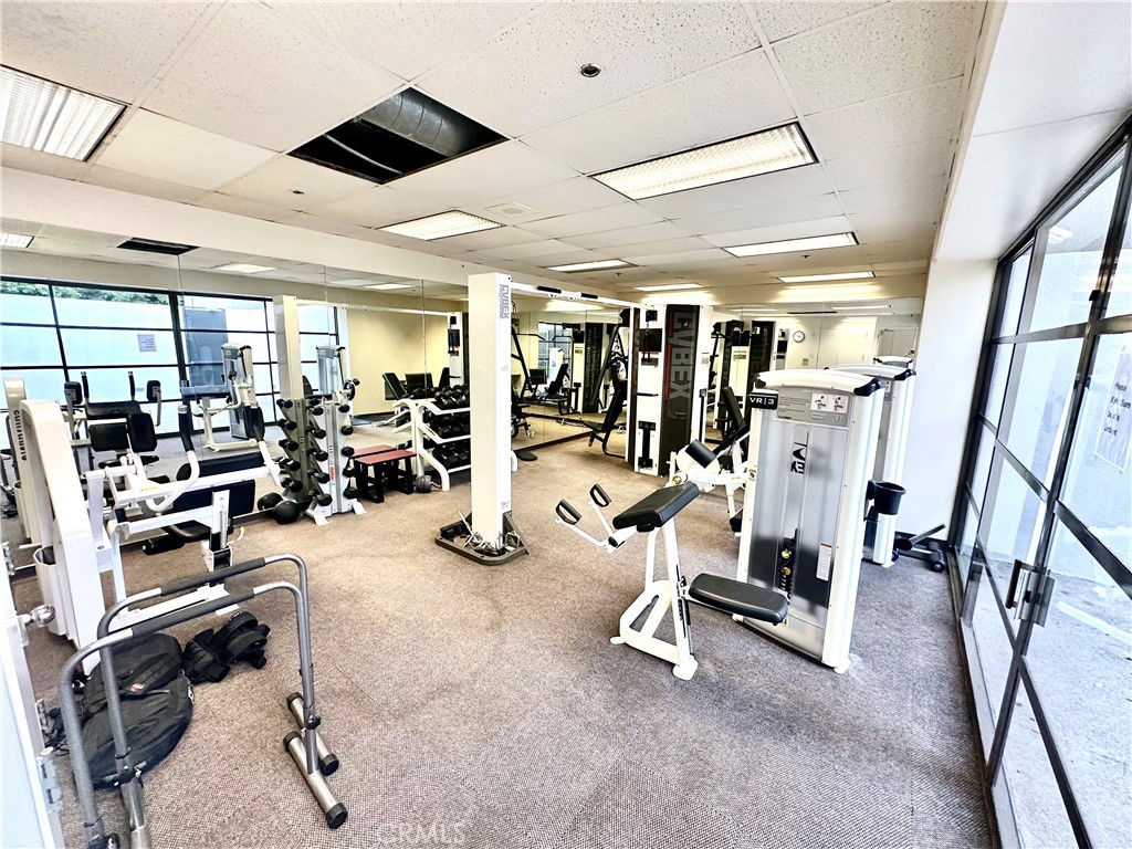 https://media.crmls.org/medias/e3bd57cf-d1c2-475f-a21f-354620982329.jpg?preset=X-Large