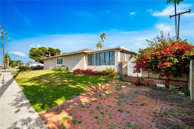 17121 Granada Lane, Huntington Beach CA: https://media.crmls.org/medias/e3bd74be-94d0-4785-958d-1864e9f79a87.jpg
