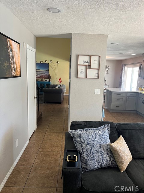 Detail Gallery Image 5 of 25 For 7855 Lime Ave, Fontana,  CA 92336 - 3 Beds | 2/1 Baths