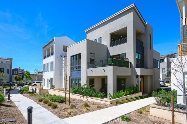 Detail Gallery Image 2 of 39 For 118 Yugen, Irvine,  CA 92618 - 4 Beds | 3/1 Baths