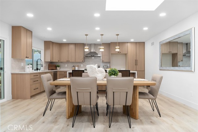 13762 Palace Way, Tustin CA: https://media.crmls.org/medias/e3be0067-5c3e-4917-9741-12c5210dc6c8.jpg