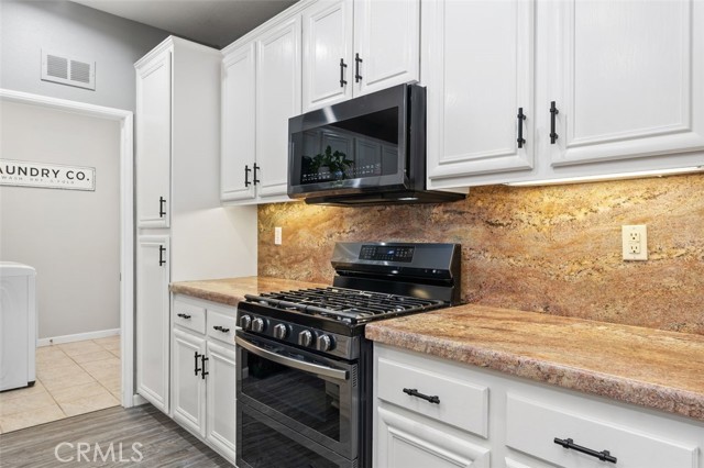 Detail Gallery Image 8 of 26 For 26102 Shady Brook Cir, Murrieta,  CA 92563 - 5 Beds | 2 Baths