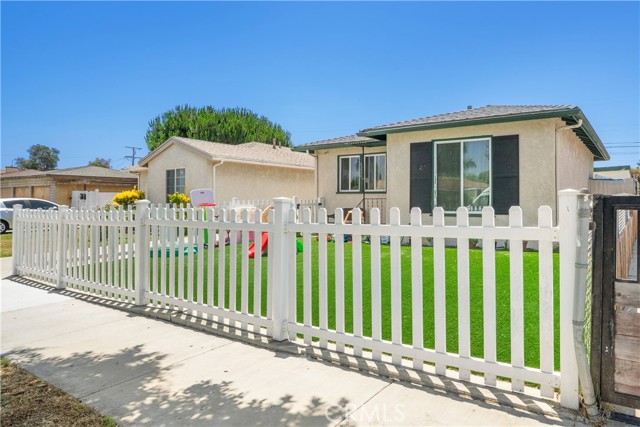 4220 W 165th Street, Lawndale CA: https://media.crmls.org/medias/e3bee47f-2785-4656-a78e-6e3aaf47c652.jpg