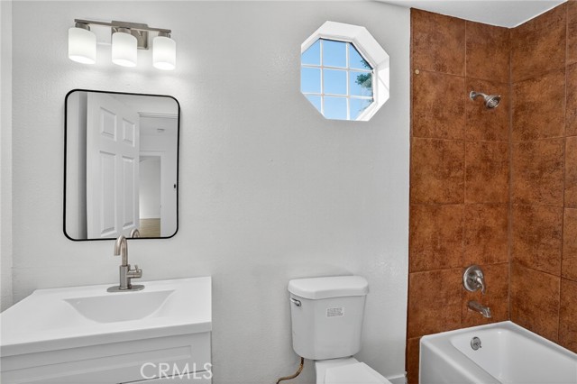 Detail Gallery Image 15 of 17 For 1555 W 59th, Los Angeles,  CA 90047 - 3 Beds | 2 Baths
