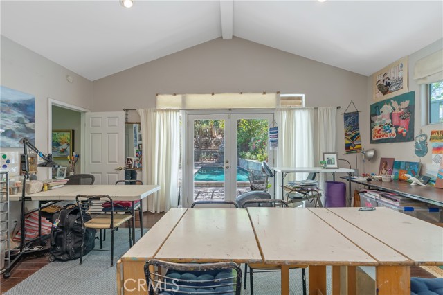 Detail Gallery Image 25 of 33 For 3818 Hayvenhurst Ave, Encino,  CA 91436 - 4 Beds | 3 Baths