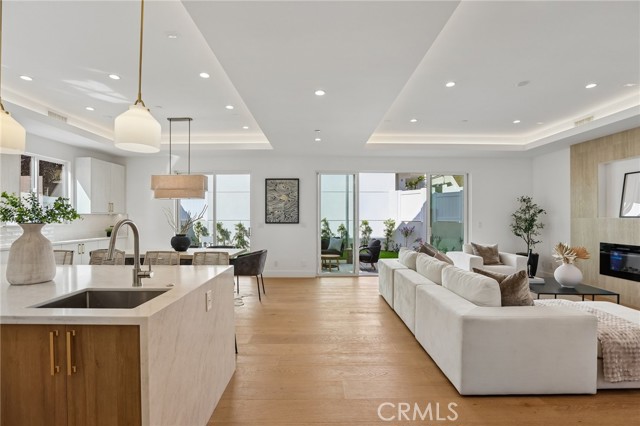 2019 Huntington Lane, B photo 9