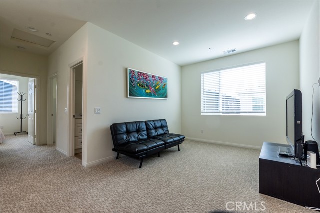 Detail Gallery Image 25 of 38 For 2118 Lacy Crossing Dr, Santa Ana,  CA 92701 - 4 Beds | 3/1 Baths
