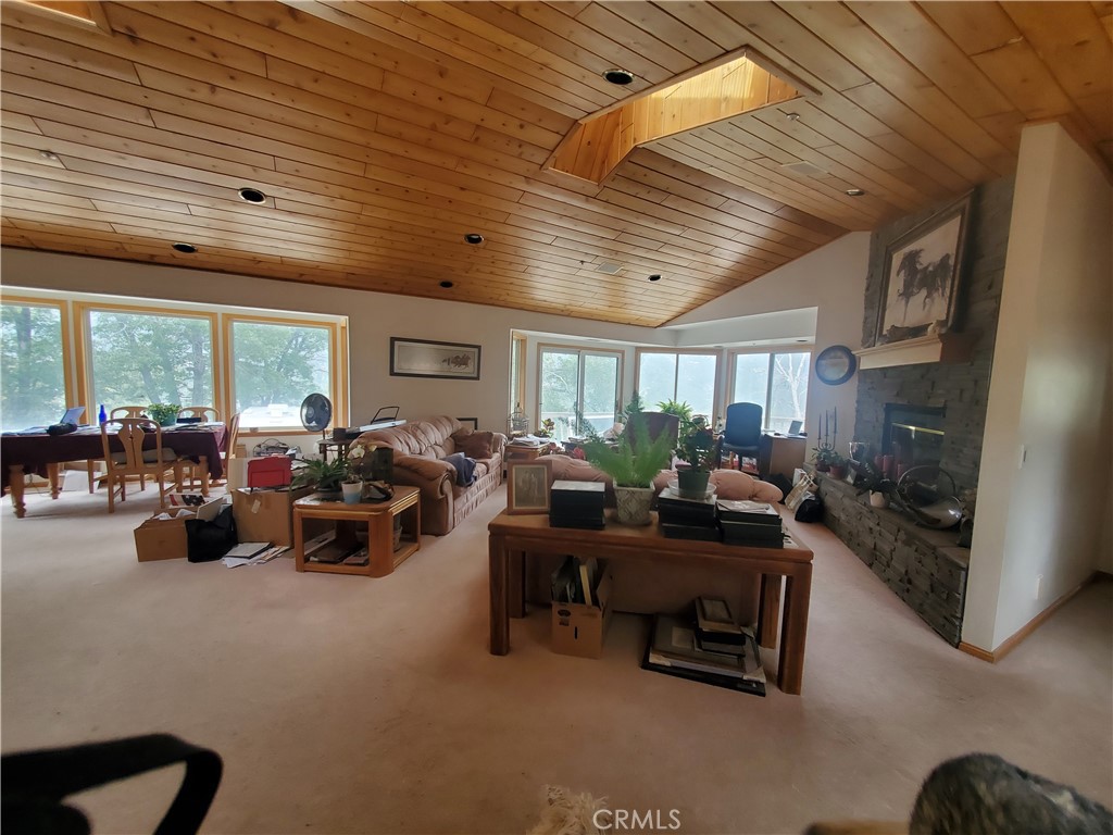 https://media.crmls.org/medias/e3c246b8-edc0-47e9-b315-a71038dd00f2.jpg?preset=X-Large