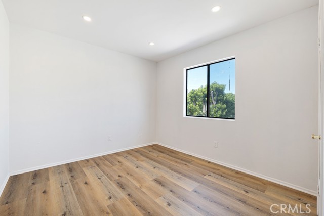 Detail Gallery Image 15 of 28 For 9635 Sepulveda Bld #1,  North Hills,  CA 91343 - 3 Beds | 2/1 Baths