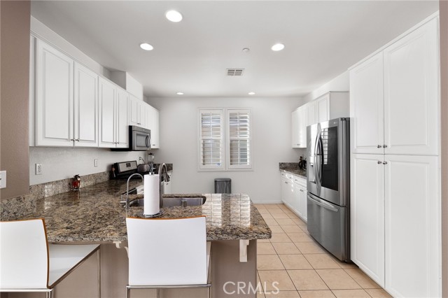 Detail Gallery Image 12 of 40 For 6064 Snapdragon, Corona,  CA 92880 - 4 Beds | 2/1 Baths