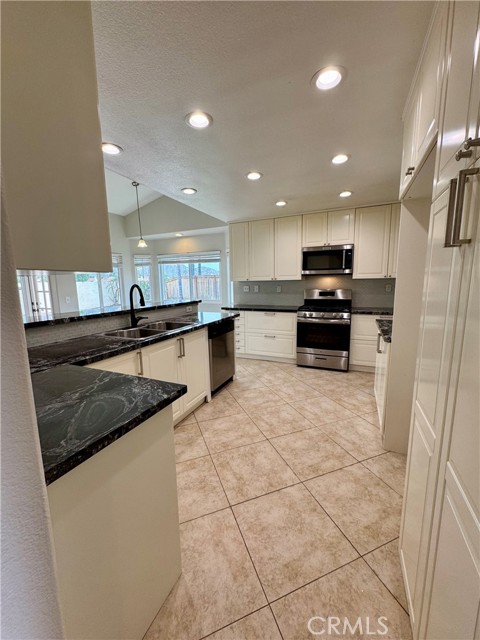 25665 Sierra Leone Court, Moreno Valley CA: https://media.crmls.org/medias/e3c2f2b2-8a20-488f-82ac-917eda90cad4.jpg