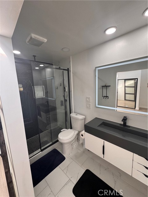 5460 White Oak Avenue, Encino CA: https://media.crmls.org/medias/e3c385c3-c87b-40bb-84b5-53c0fc840ac8.jpg