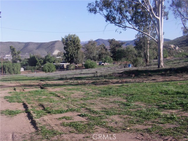 32595 Newport Road, Winchester CA: https://media.crmls.org/medias/e3c3ca0b-a0dd-4744-ab60-98731d1acc22.jpg