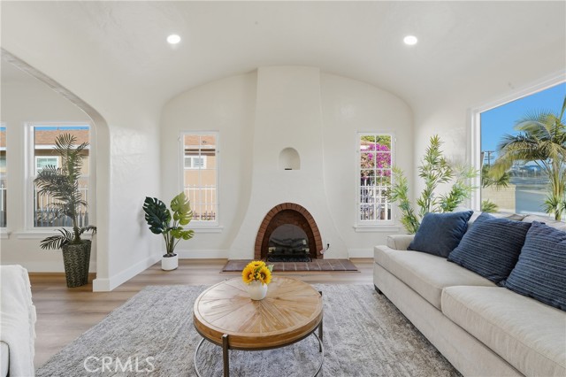 Detail Gallery Image 3 of 24 For 10025 San Anselmo, South Gate,  CA 90280 - 3 Beds | 2 Baths