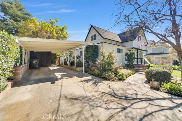 Detail Gallery Image 3 of 46 For 527 W Palm, Redlands,  CA 92373 - 5 Beds | 3 Baths