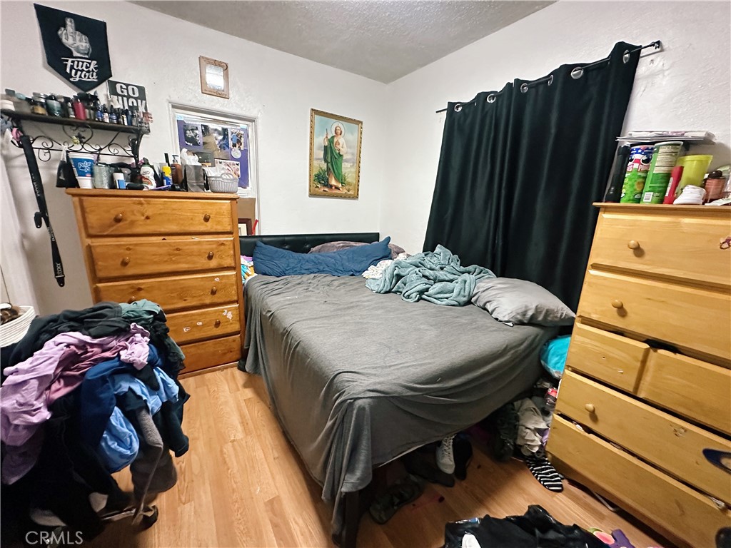 https://media.crmls.org/medias/e3c4de8c-d3b9-410a-abbc-30cd6bfeeb18.jpg?preset=X-Large