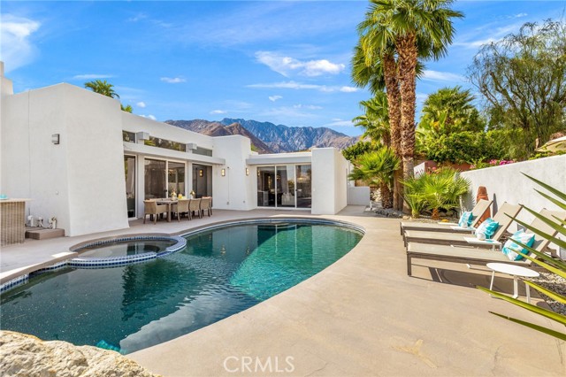 Detail Gallery Image 1 of 66 For 700 W Racquet Club Rd, Palm Springs,  CA 92262 - 4 Beds | 3/1 Baths