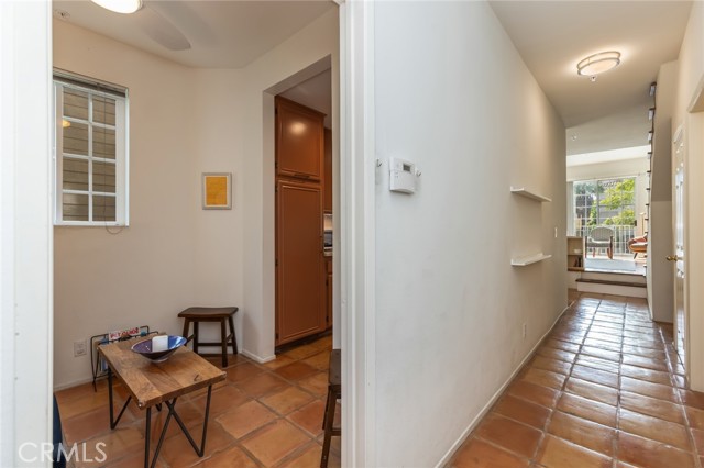 Detail Gallery Image 11 of 55 For 11445 Moorpark, Studio City,  CA 91602 - 2 Beds | 2/1 Baths