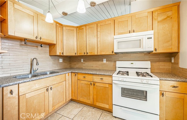 Detail Gallery Image 6 of 26 For 1307 N Allyn Ave, Ontario,  CA 91764 - 3 Beds | 1/1 Baths