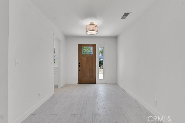 221 Acacia Lane, Newbury Park CA: https://media.crmls.org/medias/e3c78d44-f1a6-4a08-a237-5ae12d13f533.jpg