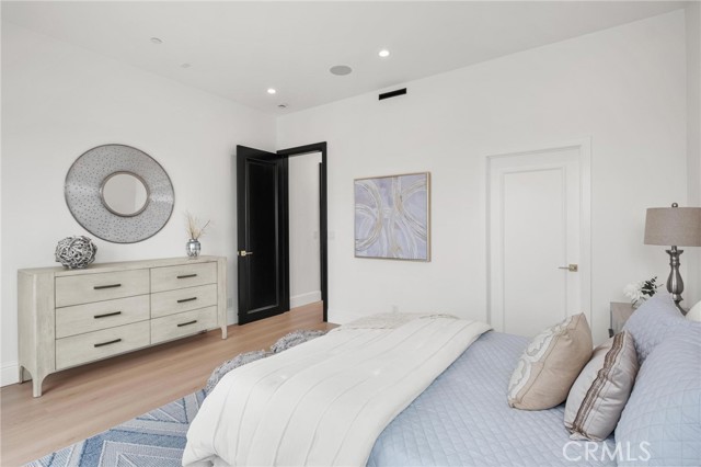 3609 Oak Avenue, Manhattan Beach CA: https://media.crmls.org/medias/e3c7ee92-030c-44c2-a1a4-107a5705a489.jpg