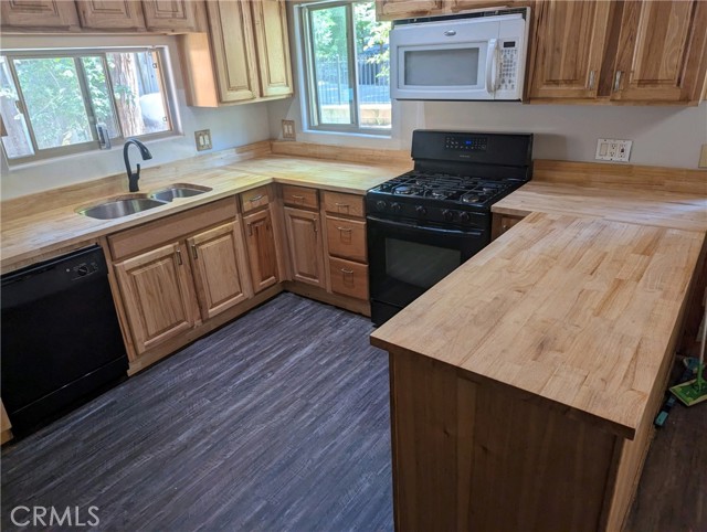 9376 Dogwood Lane, Forest Falls CA: https://media.crmls.org/medias/e3c82f65-b154-4a59-89d5-726d289658c9.jpg