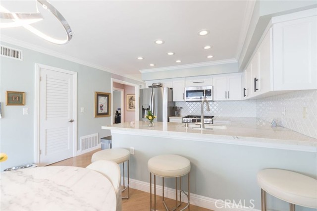 Detail Gallery Image 8 of 48 For 2805 Shoreview Cir, Westlake Village,  CA 91361 - 2 Beds | 2 Baths