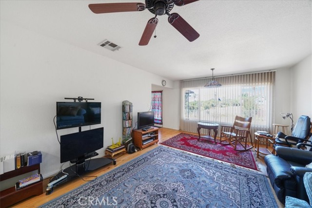 31919 FLORIDA Avenue, Mentone CA: https://media.crmls.org/medias/e3c88b58-d2f9-4930-9747-6eac3ac2e3e1.jpg