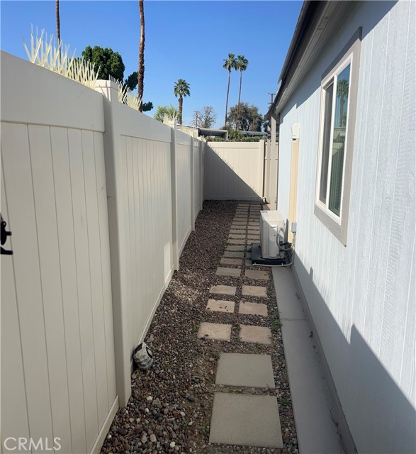 96 Calle De Espacio, Palm Springs CA: https://media.crmls.org/medias/e3c89274-b312-4362-bef6-05a564ddb6ad.jpg