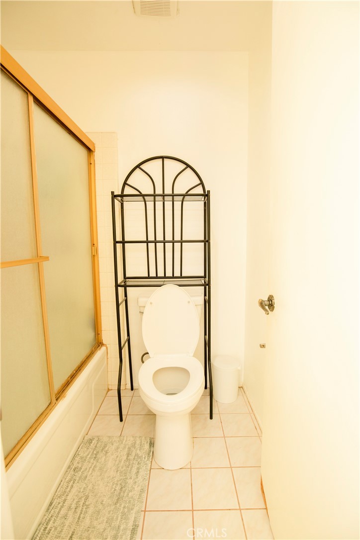 https://media.crmls.org/medias/e3c89ed6-c615-458f-b07a-2d39174ba60f.jpg?preset=X-Large